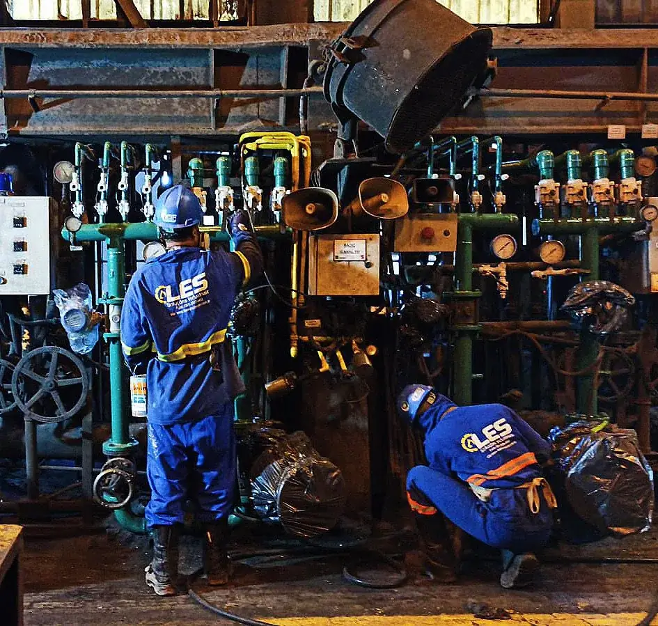 Mecânica industrial em planta